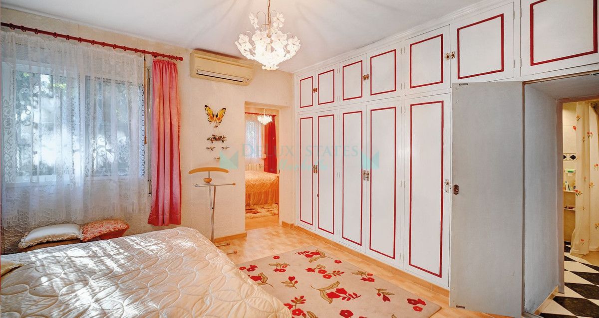 Villa for sale in Marbesa, Marbella East