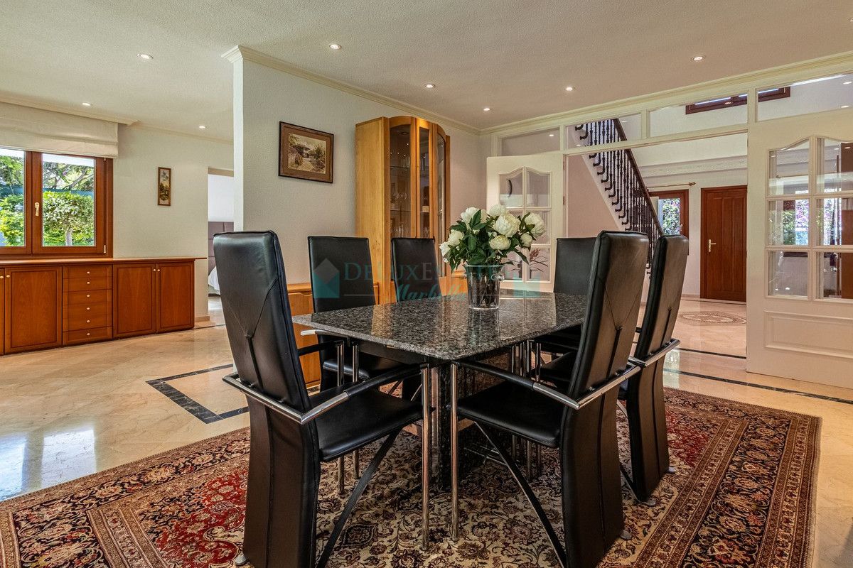 Villa for sale in New Golden Mile, Estepona