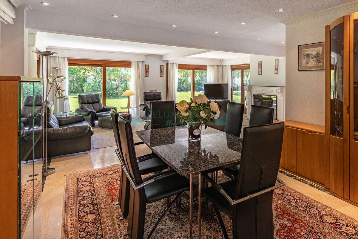 Villa for sale in New Golden Mile, Estepona