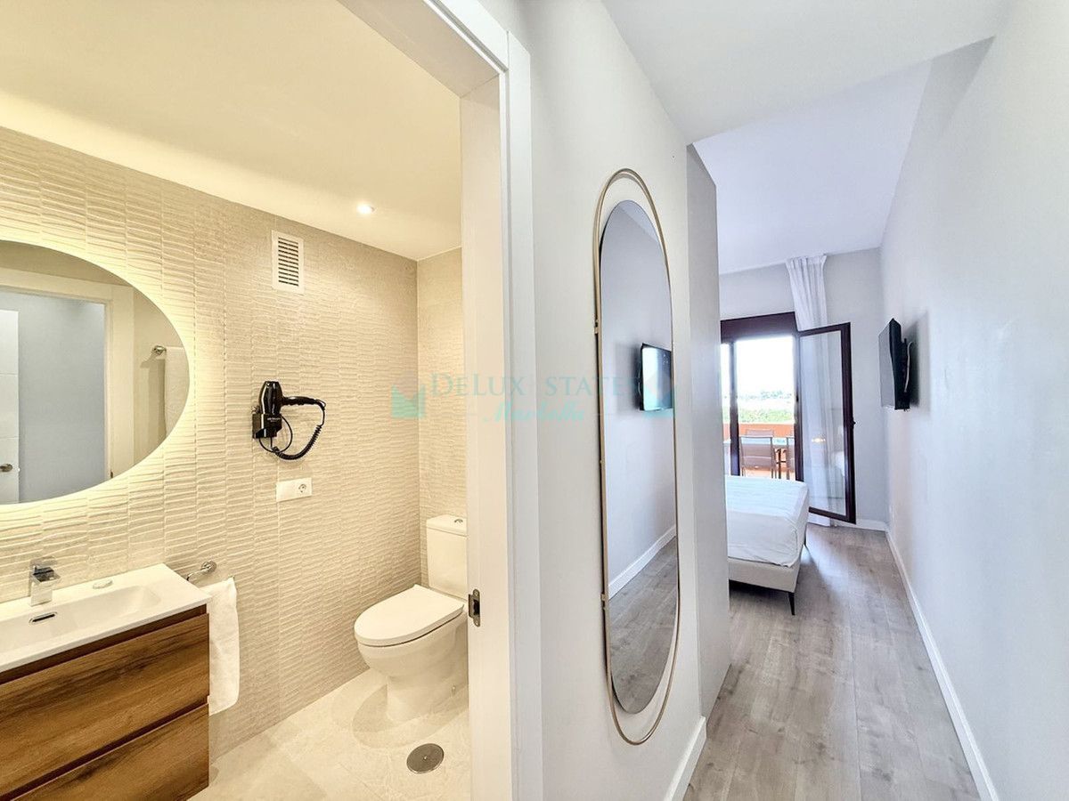 Apartment for sale in Benahavis