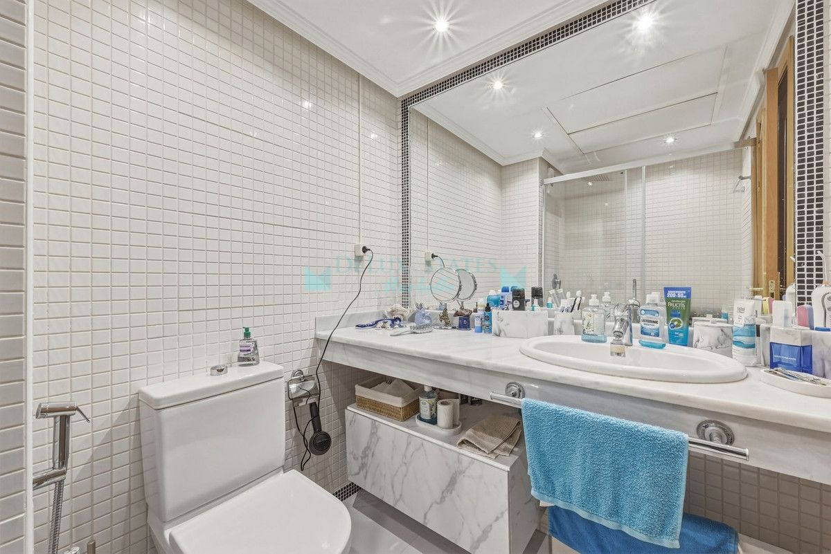 Ground Floor Apartment for sale in Carib Playa, Marbella East