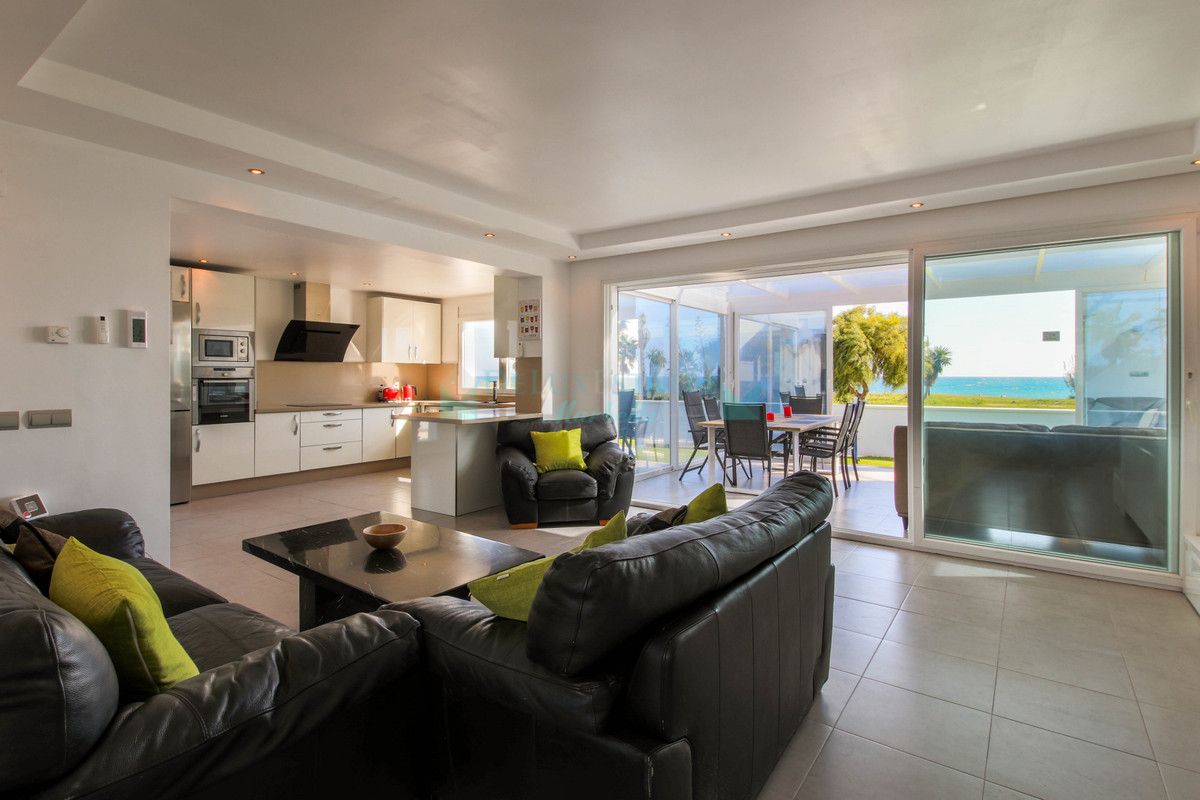 Villa for sale in New Golden Mile, Estepona