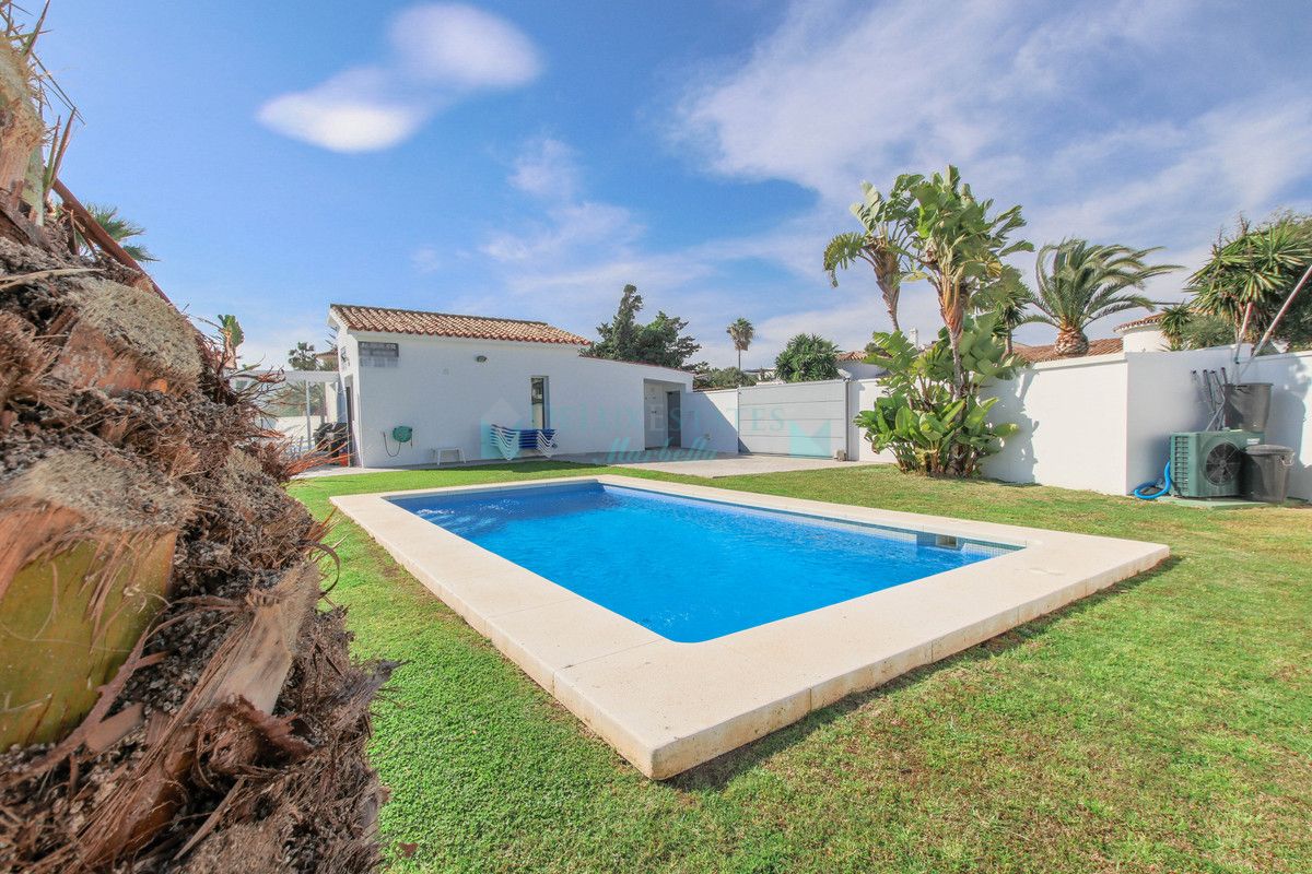 Villa for sale in New Golden Mile, Estepona