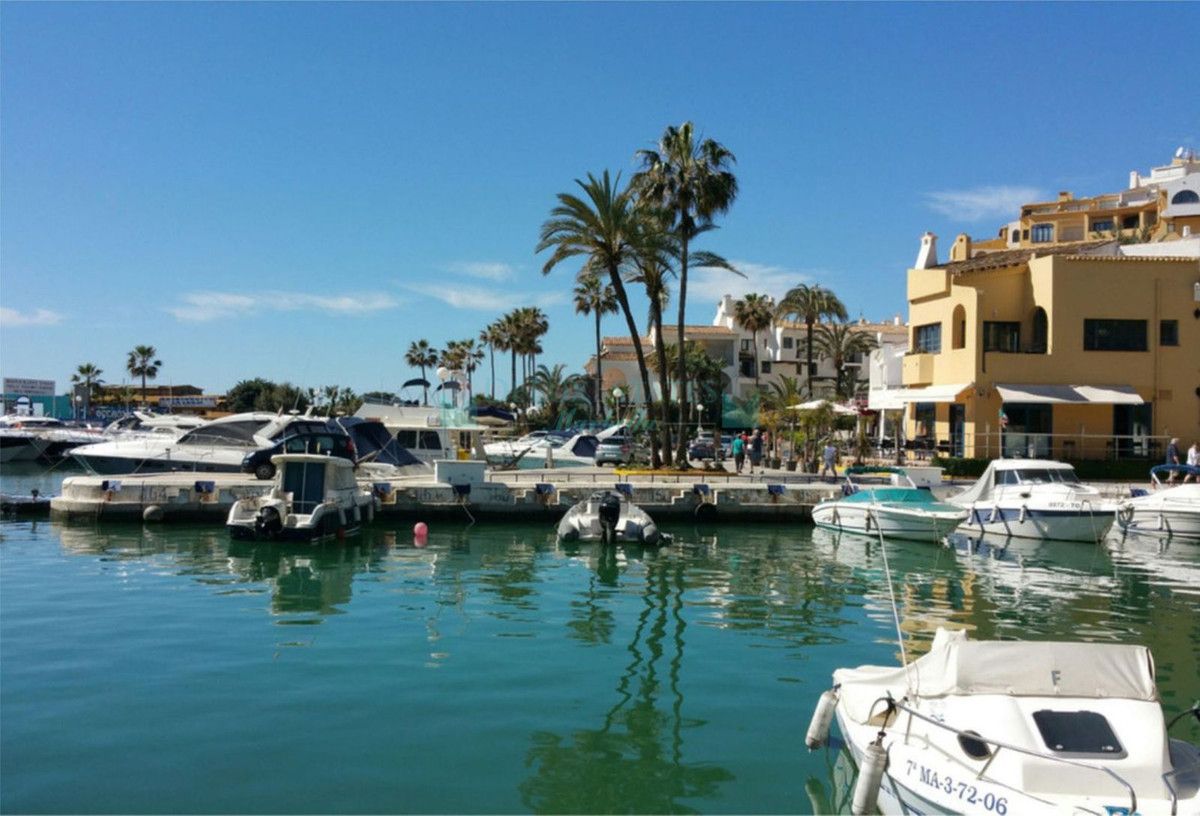 Apartment for sale in Cabopino, Marbella East