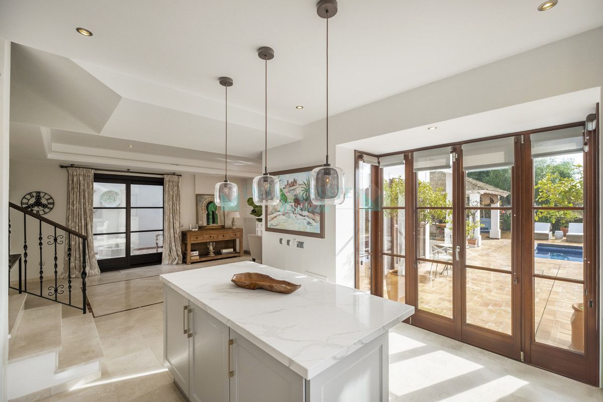 Villa en venta en El Madroñal, Benahavis