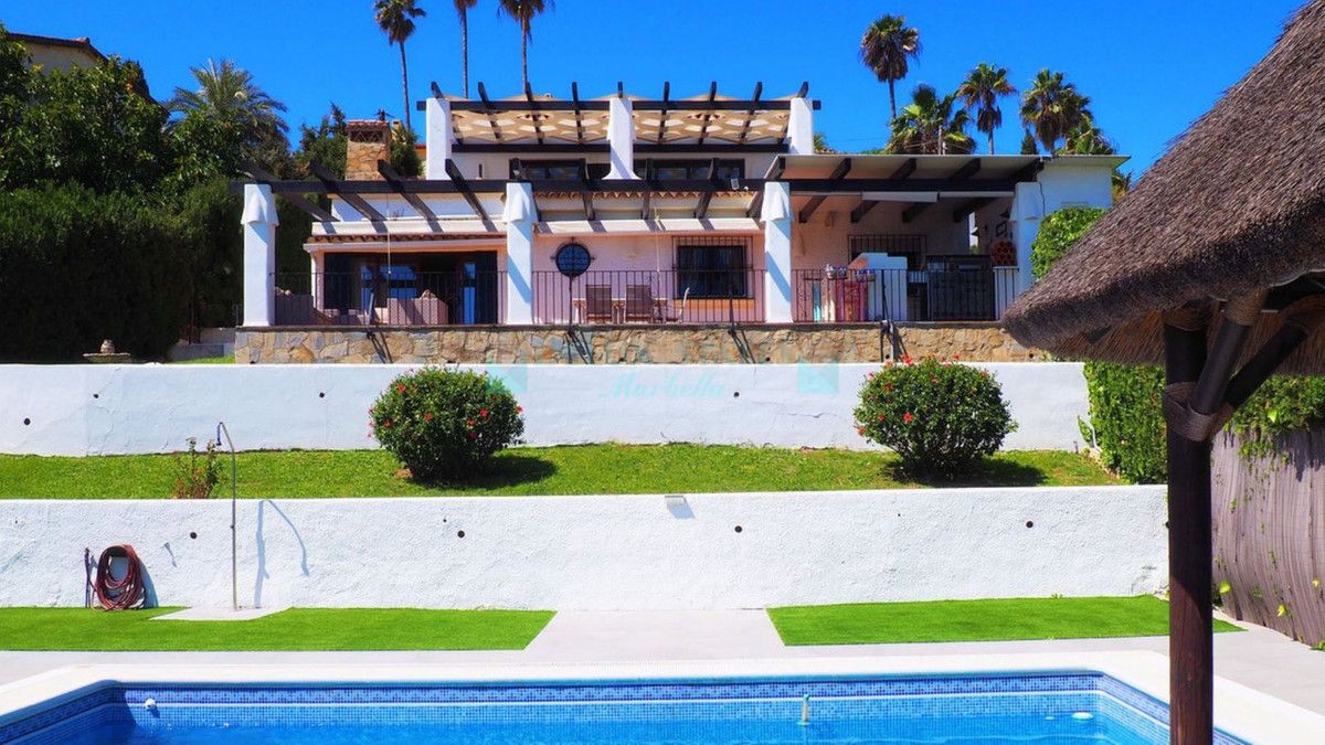 Villa for sale in Estepona