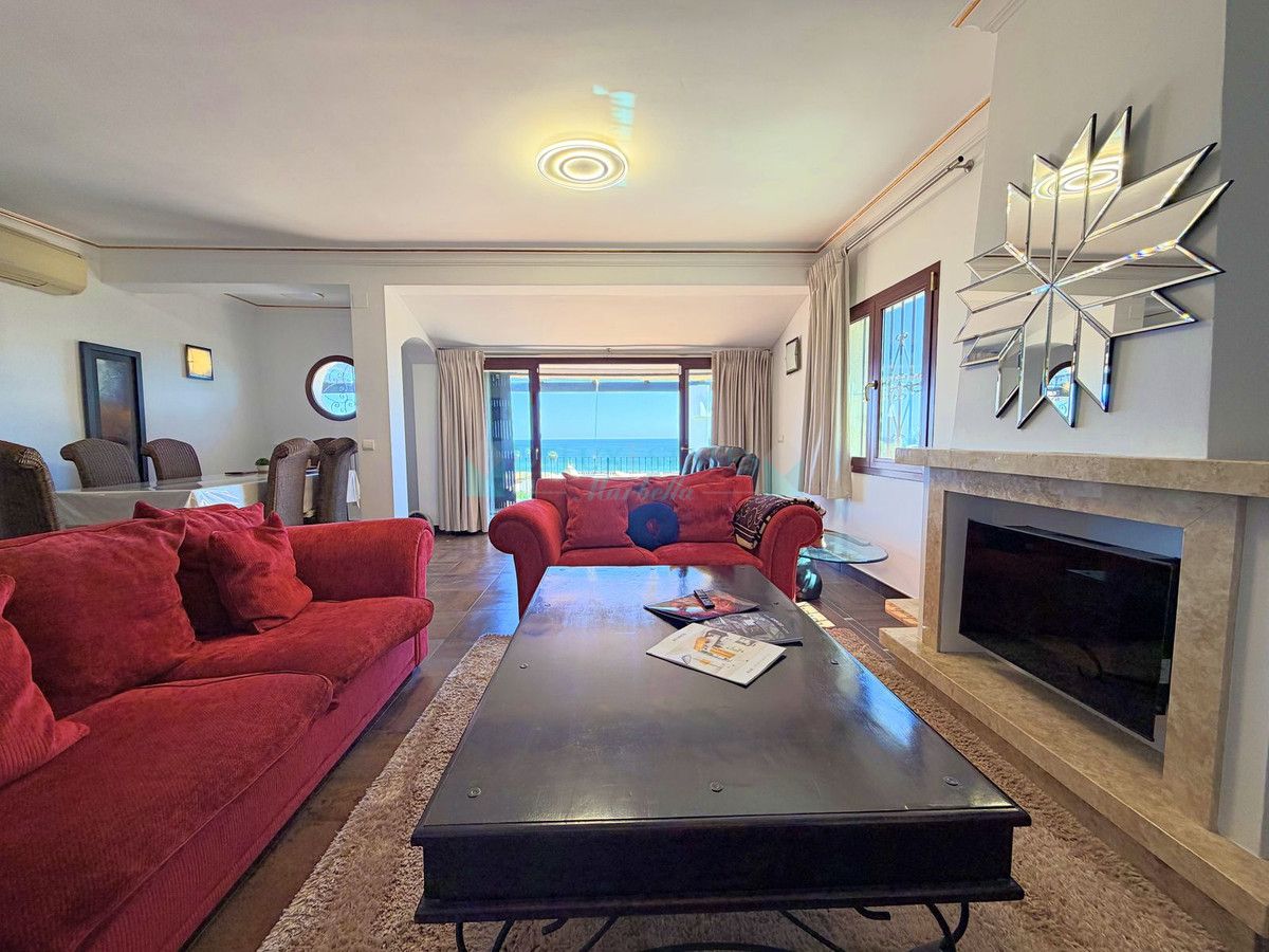 Villa for sale in Estepona