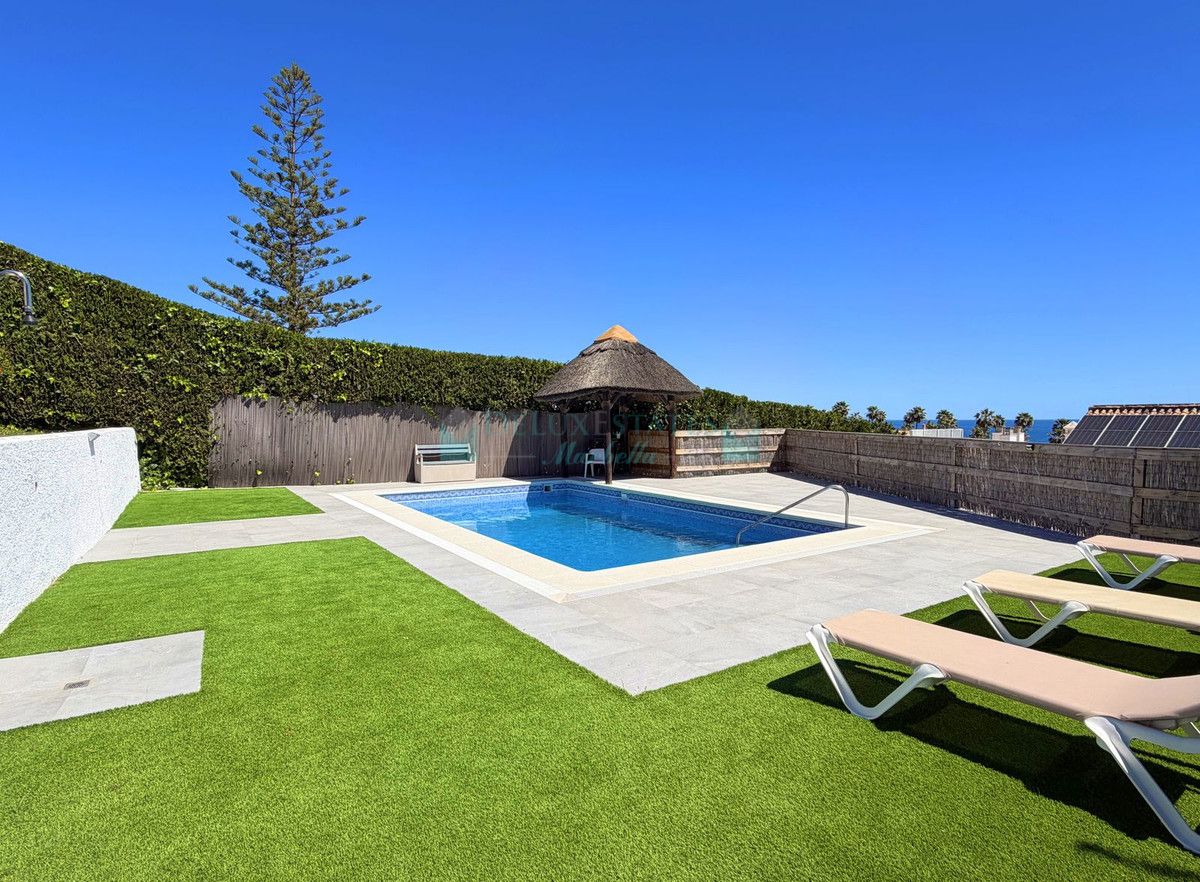 Villa for sale in Estepona