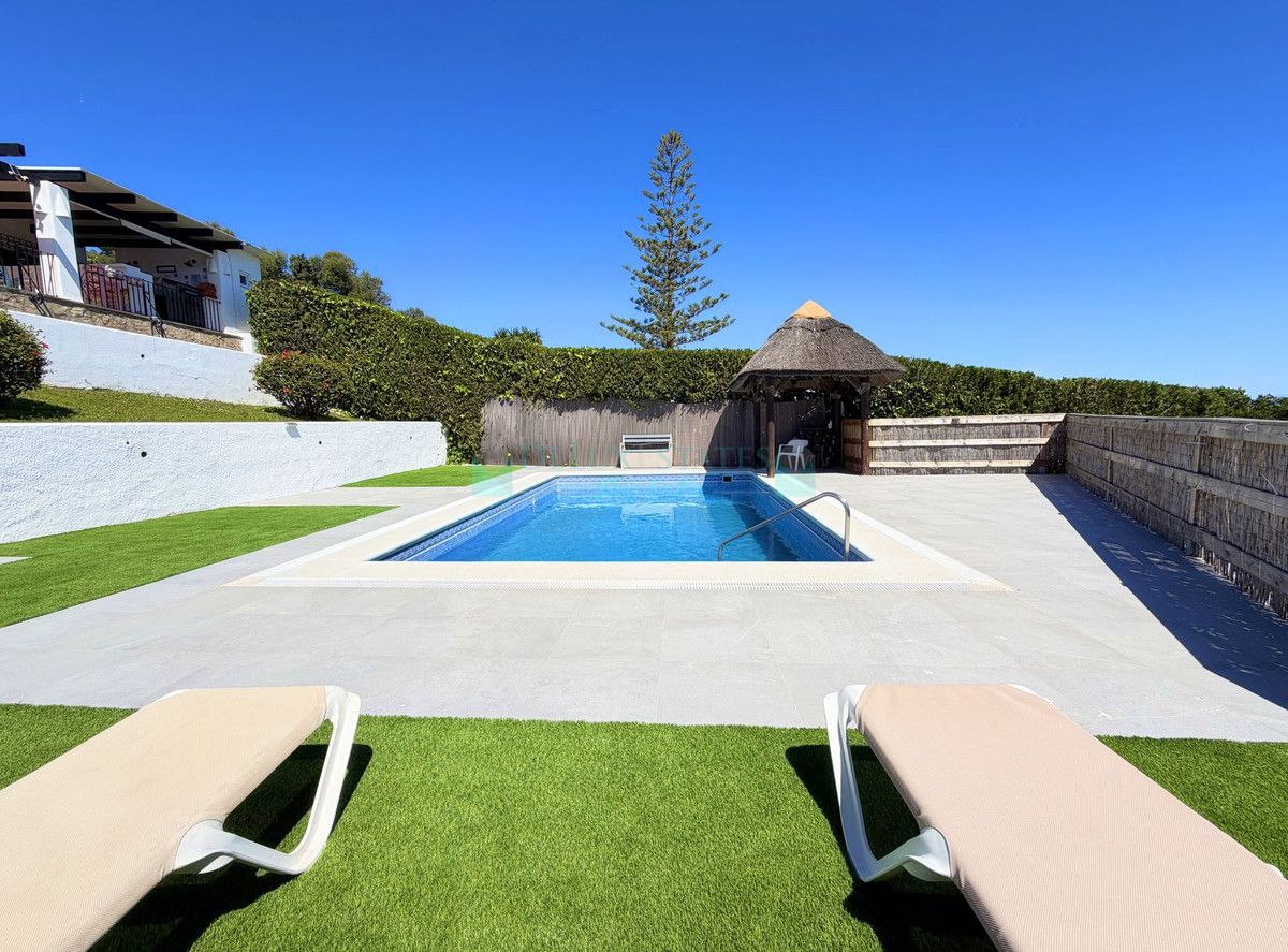 Villa for sale in Estepona