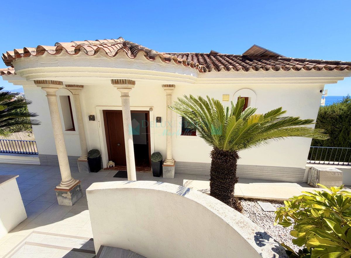 Villa for sale in Estepona