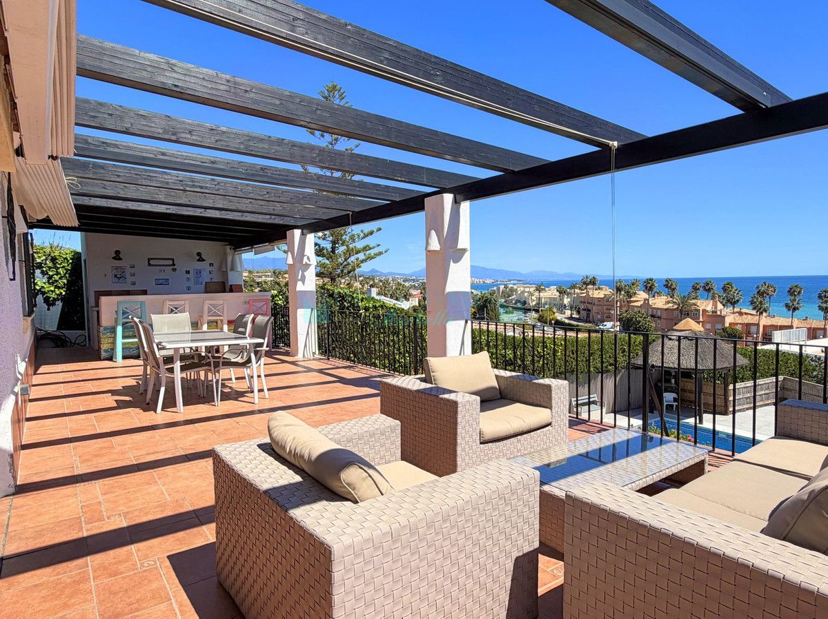 Villa for sale in Estepona