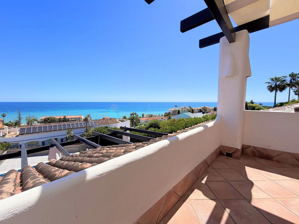 Villa for sale in Estepona