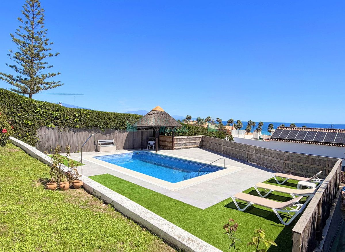 Villa for sale in Estepona