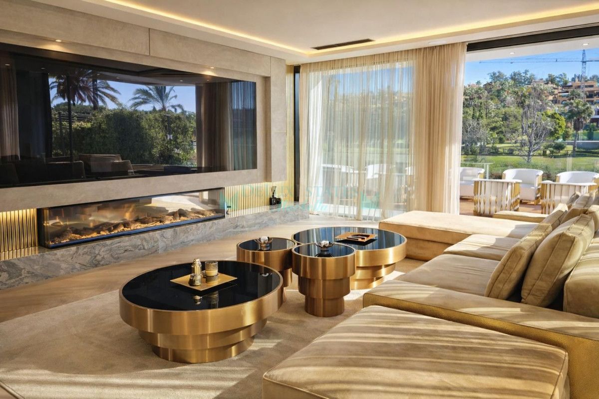 Villa for sale in Atalaya, Estepona