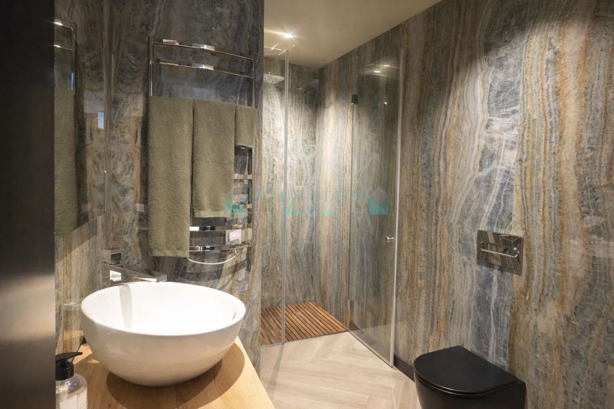 Villa for sale in Atalaya, Estepona