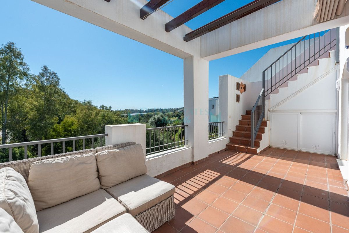 Penthouse for sale in Los Arqueros, Benahavis