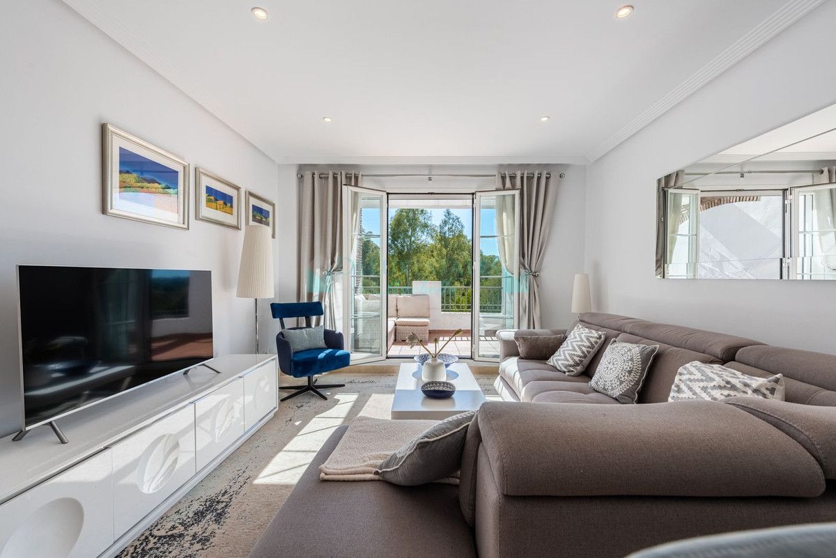 Penthouse for sale in Los Arqueros, Benahavis