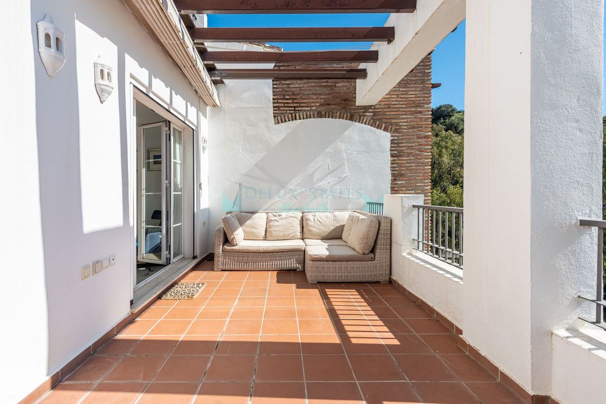 Penthouse for sale in Los Arqueros, Benahavis