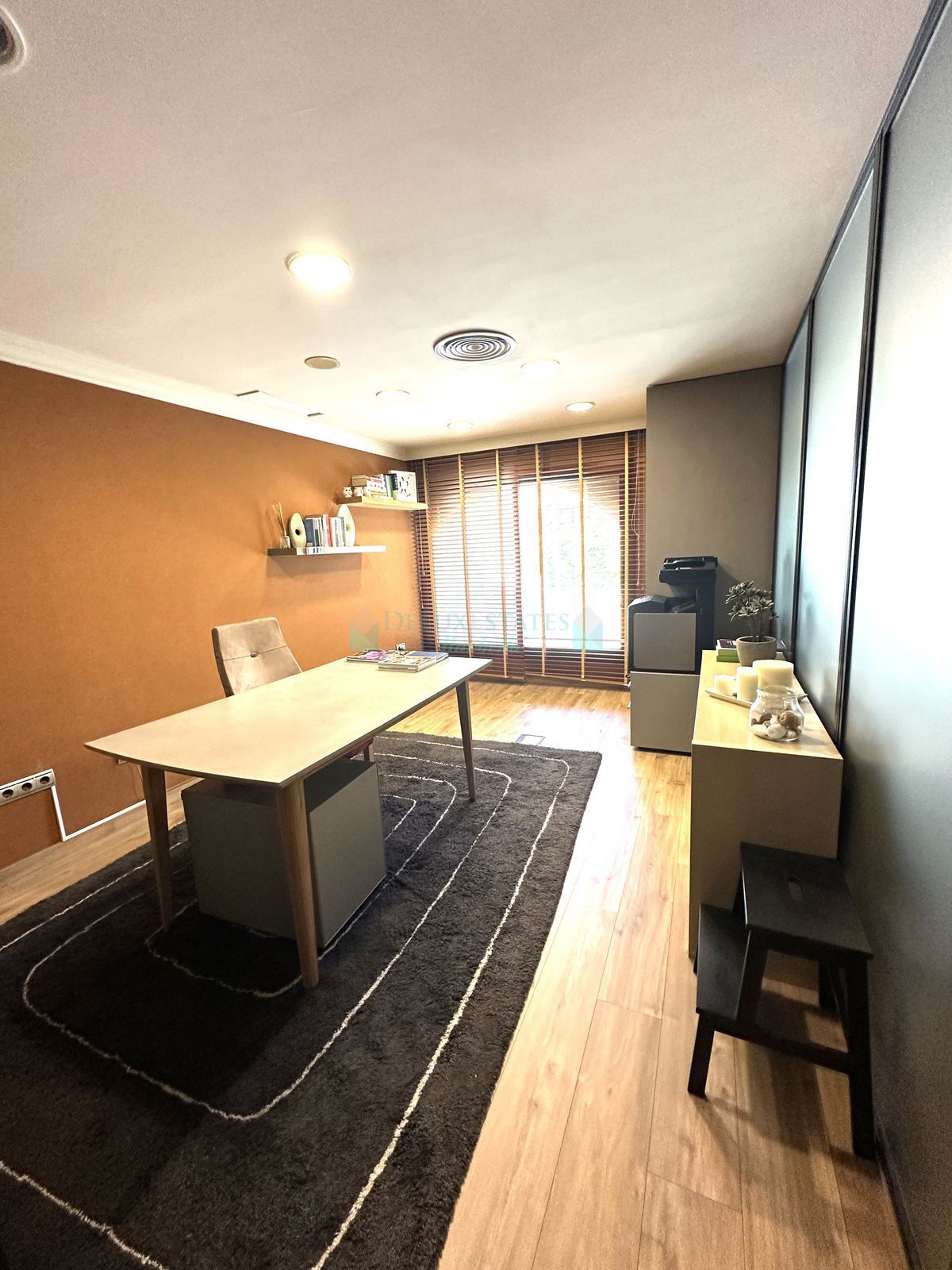 Office for sale in Nueva Andalucia