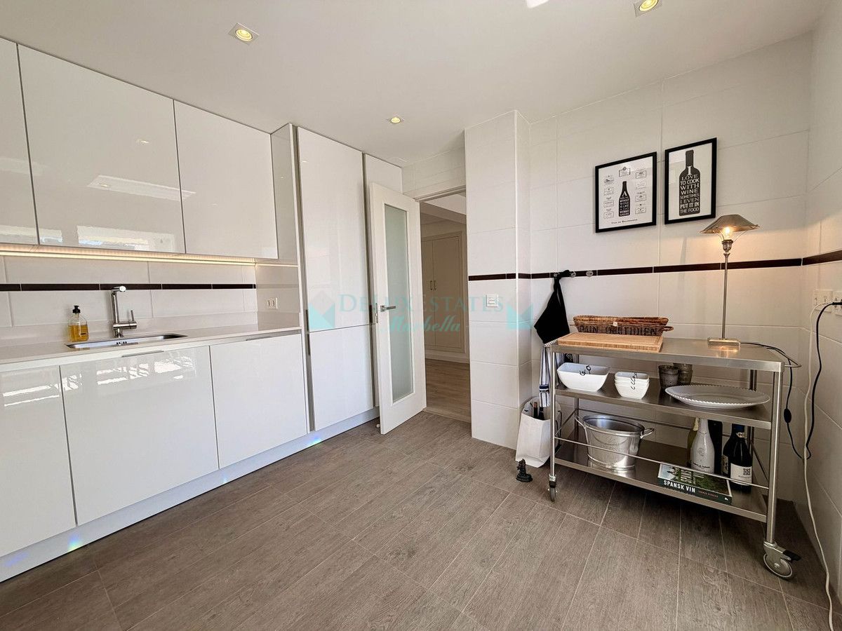 Apartamento en venta en Benahavis
