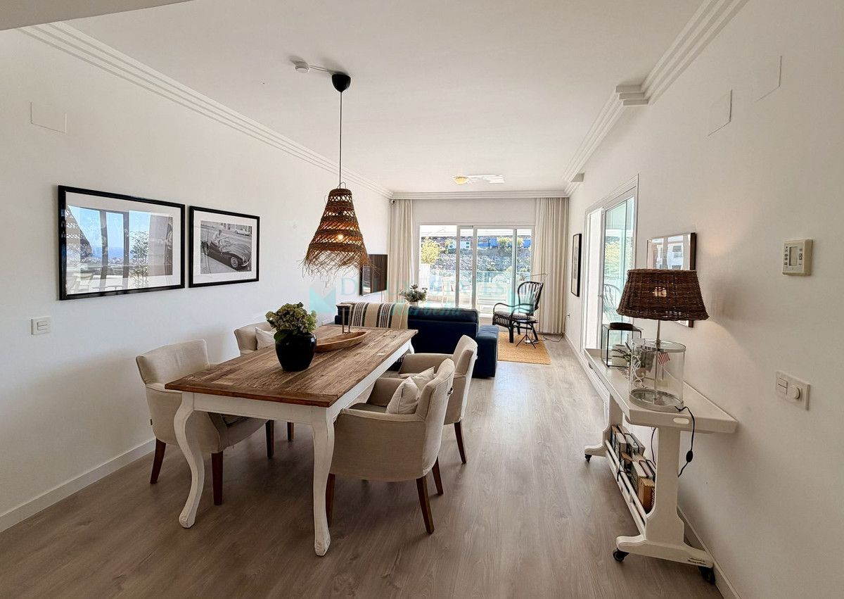 Apartamento en venta en Benahavis