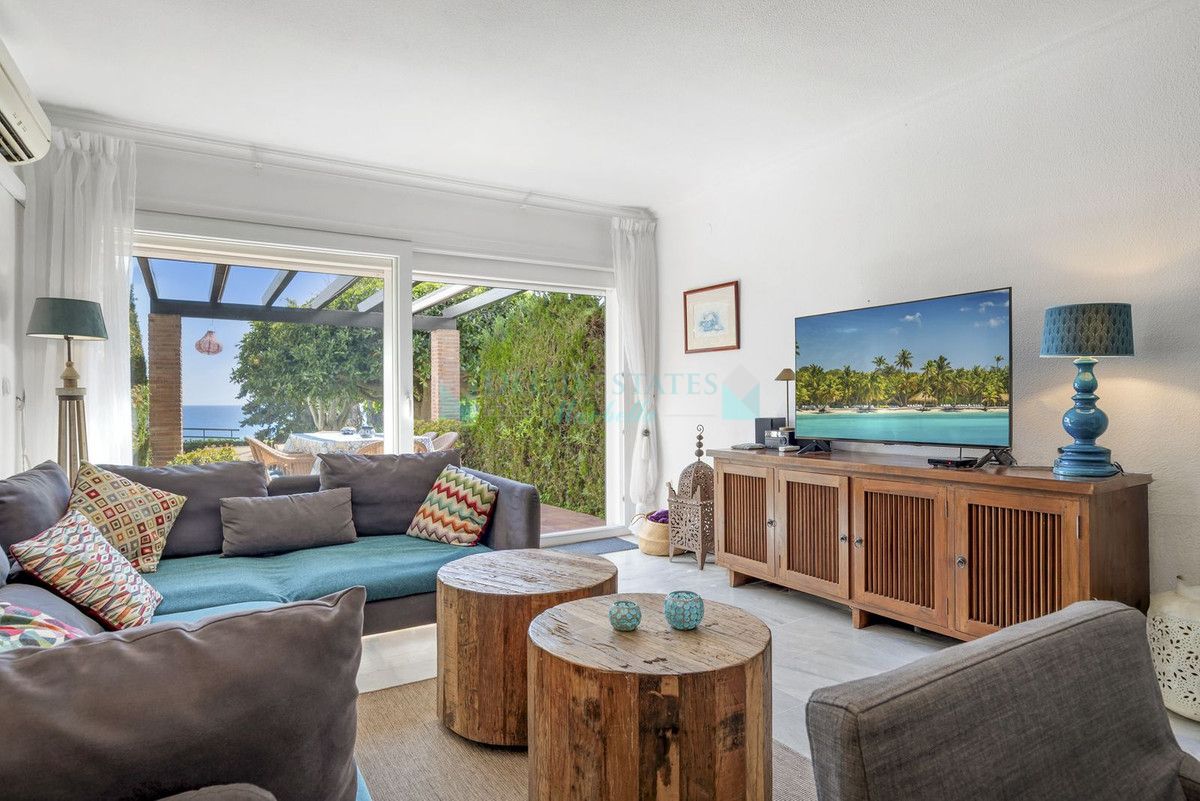 Town House for sale in Estepona