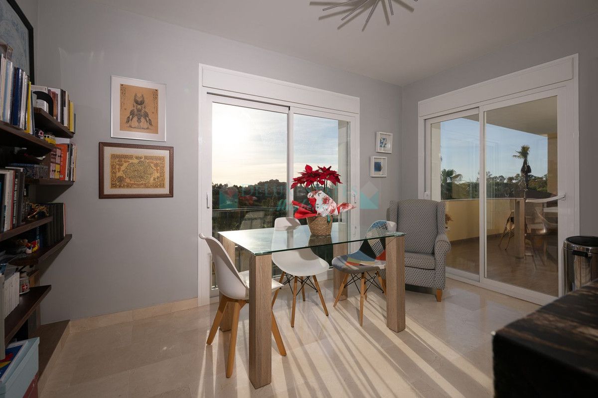 Apartment for sale in Benahavis