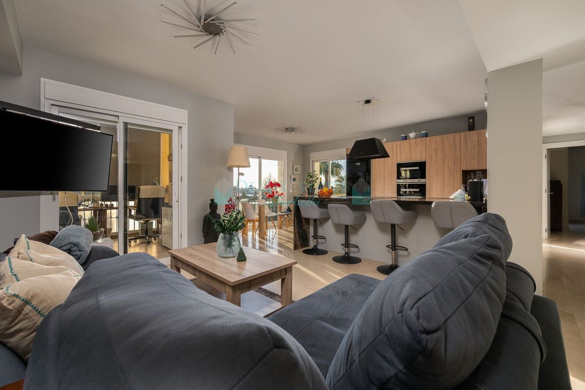 Apartment for sale in Benahavis