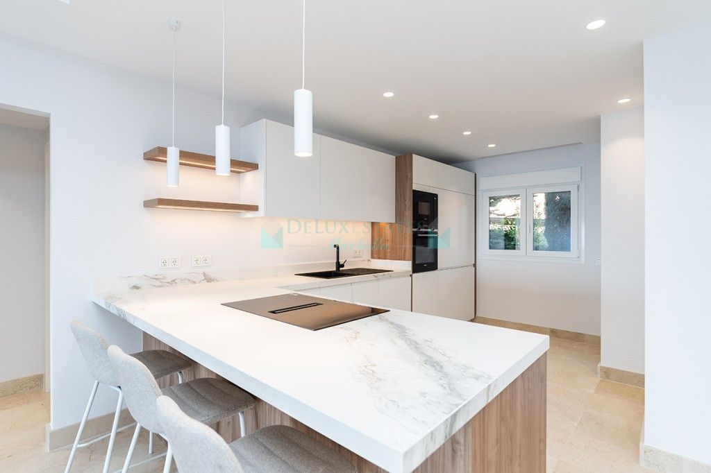 Apartment for sale in La Mairena, Marbella East