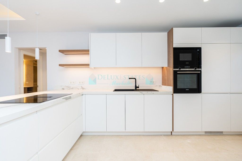 Apartment for sale in La Mairena, Marbella East