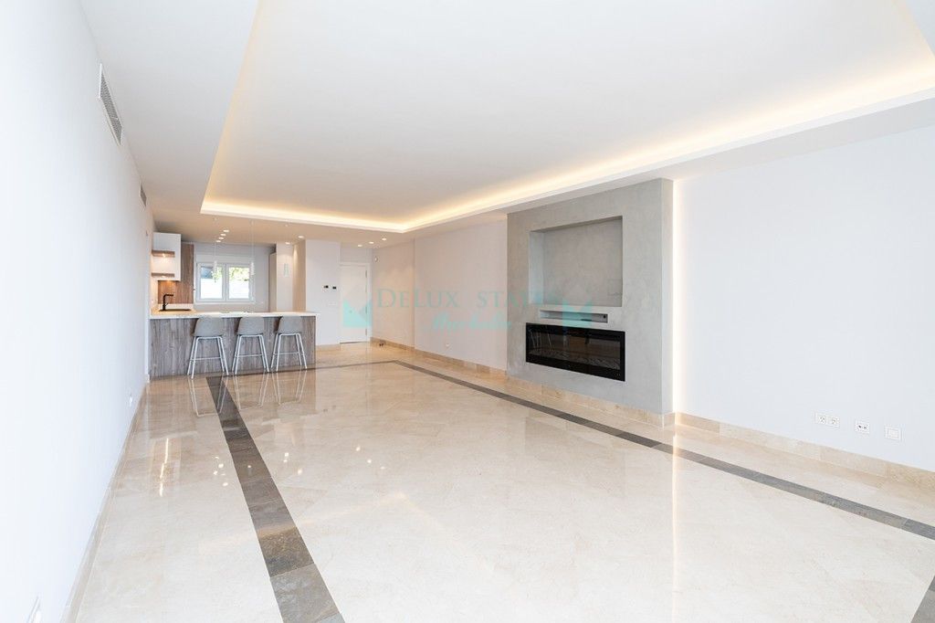 Apartment for sale in La Mairena, Marbella East