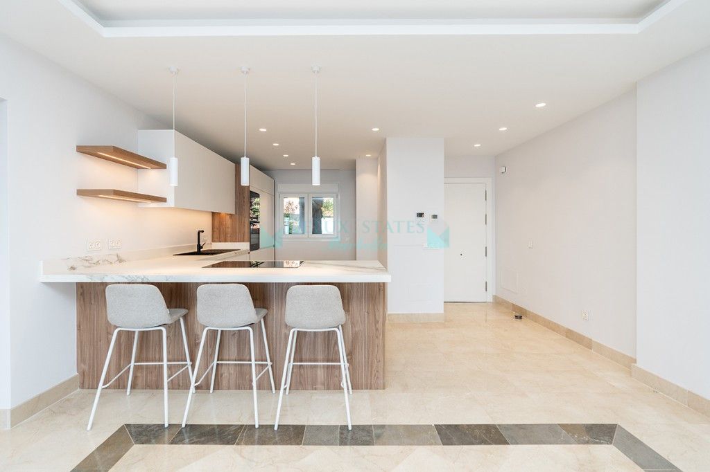 Apartment for sale in La Mairena, Marbella East