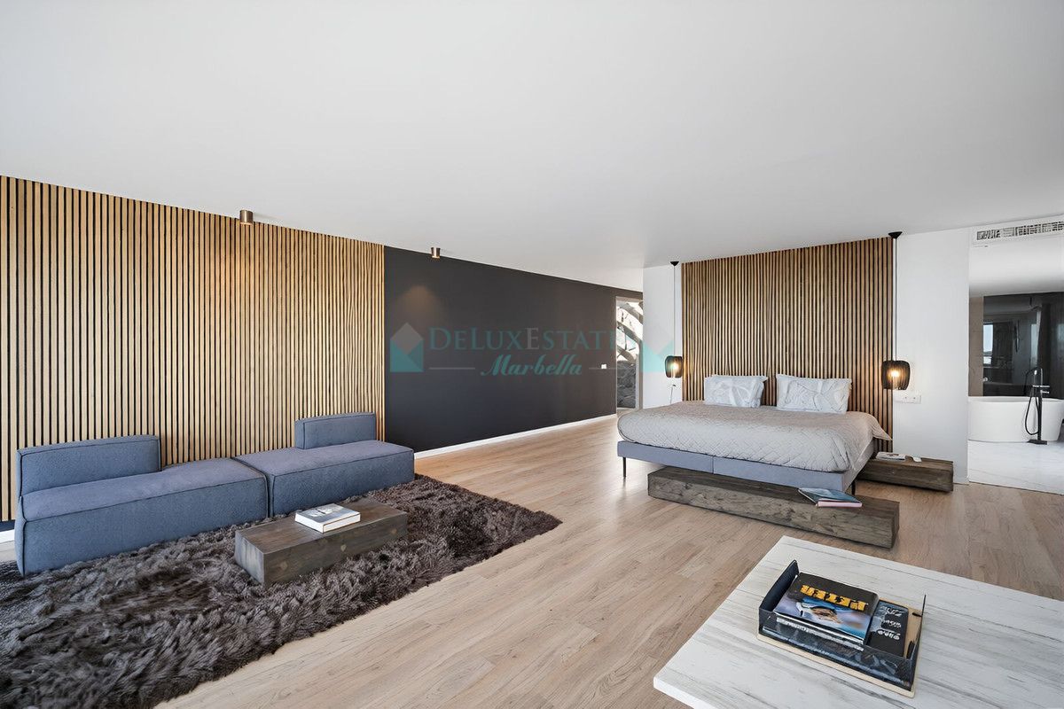 Villa for sale in El Paraiso, Estepona