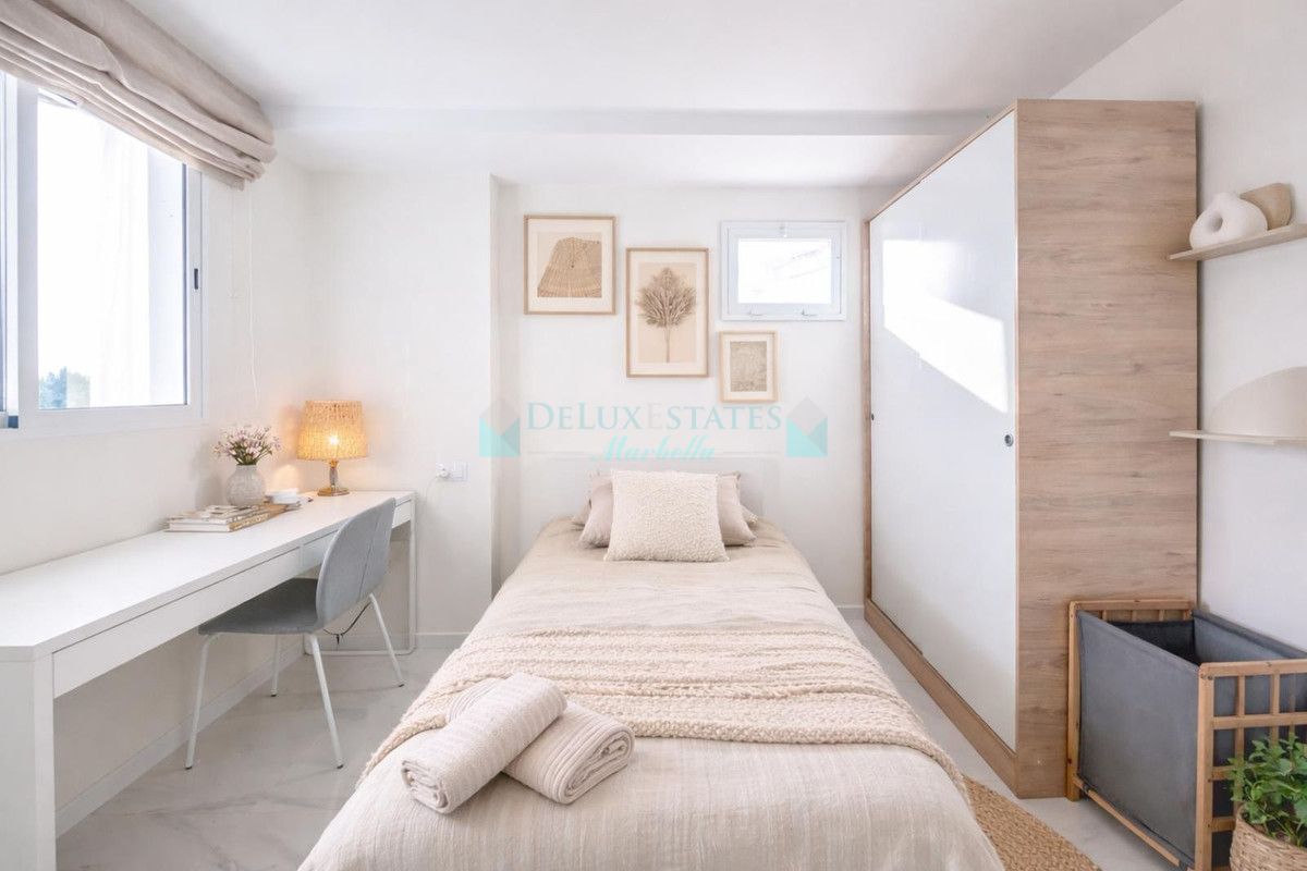 Apartment for sale in Atalaya, Estepona