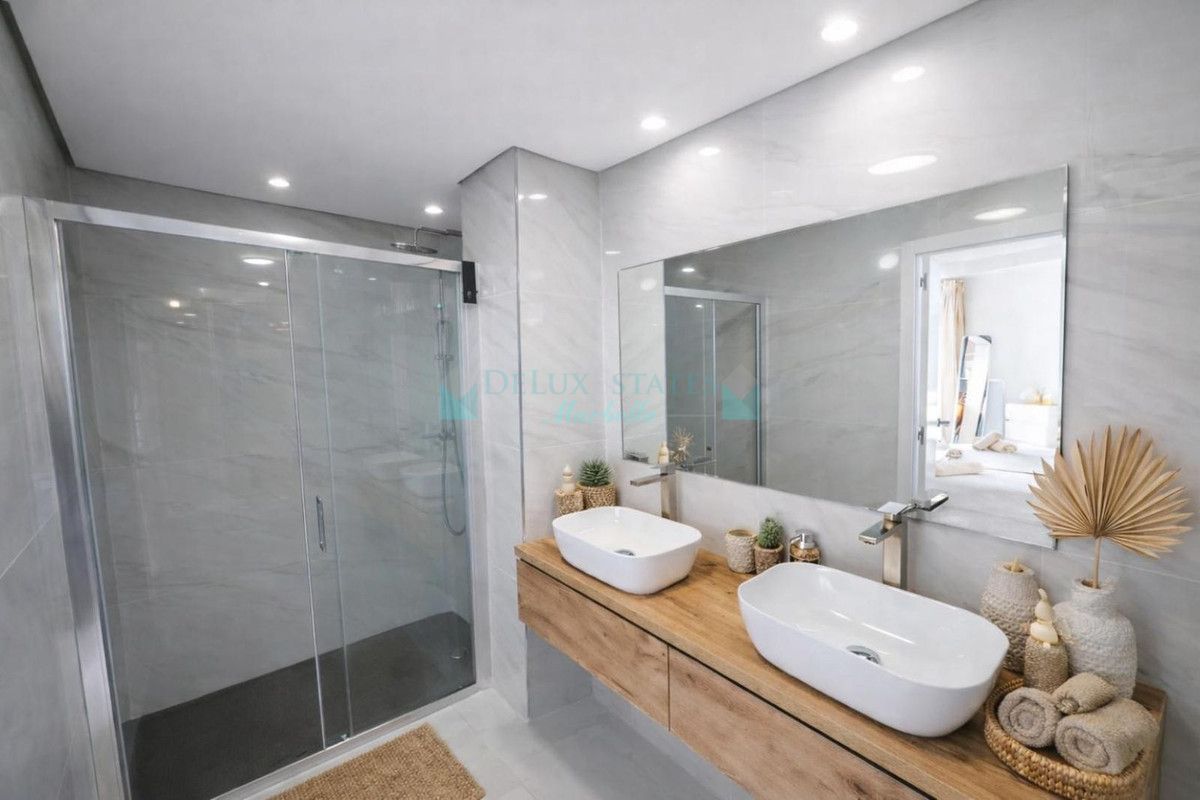 Apartment for sale in Atalaya, Estepona