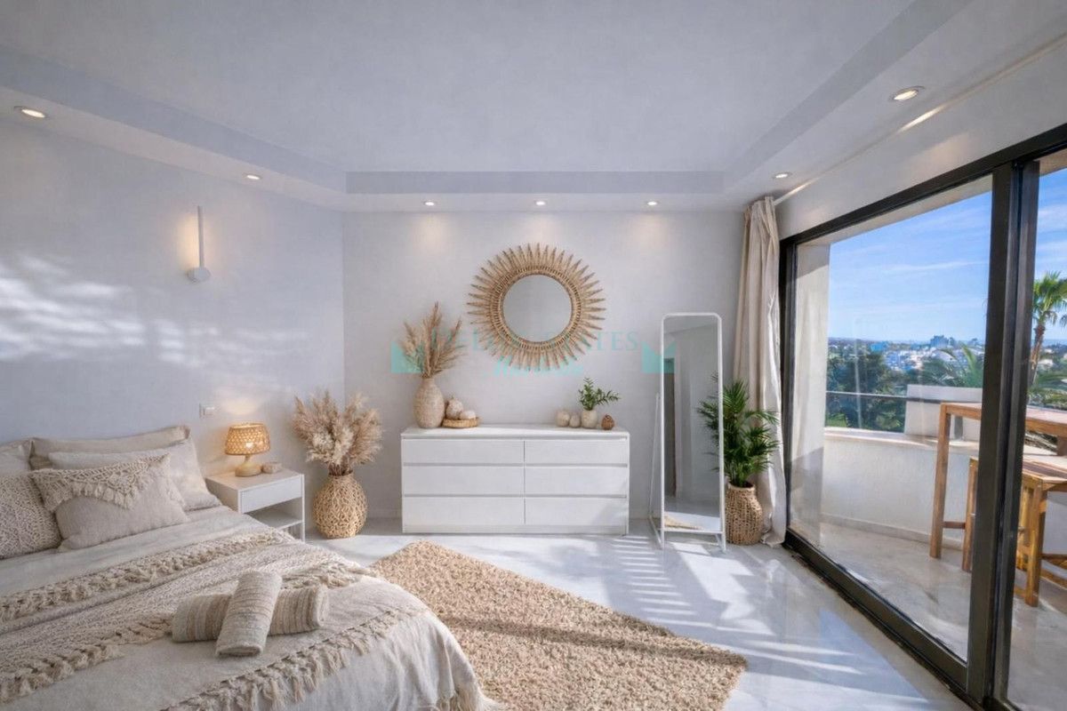 Apartment for sale in Atalaya, Estepona