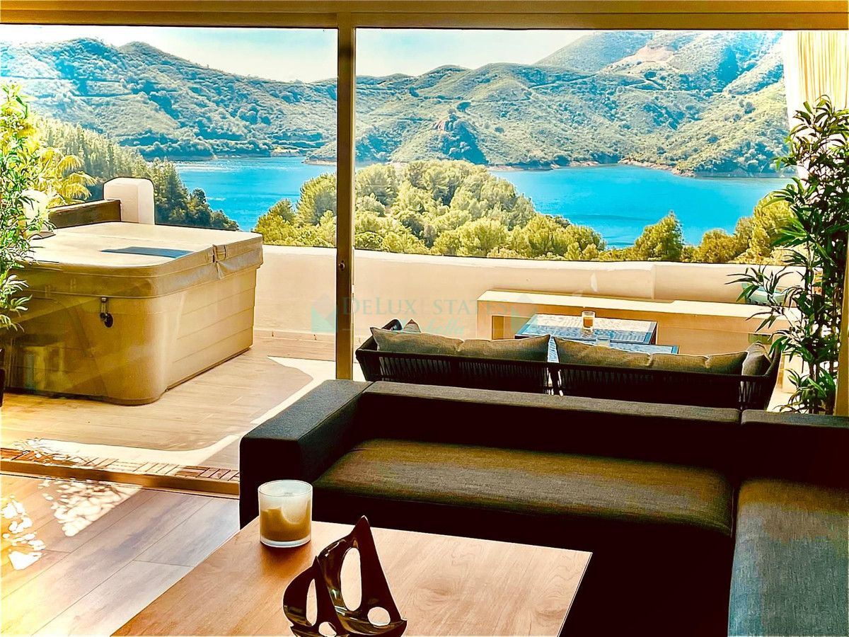 Town House for sale in Istan