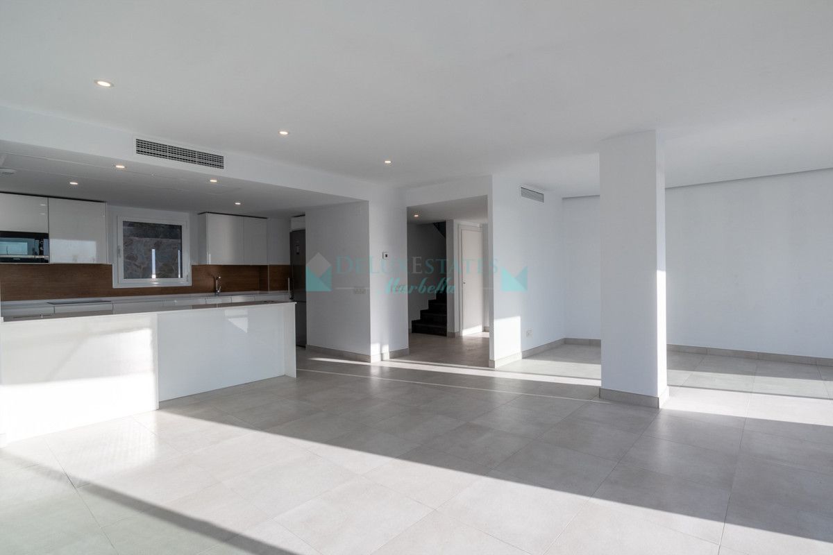 Penthouse for sale in Los Altos de los Monteros, Marbella East