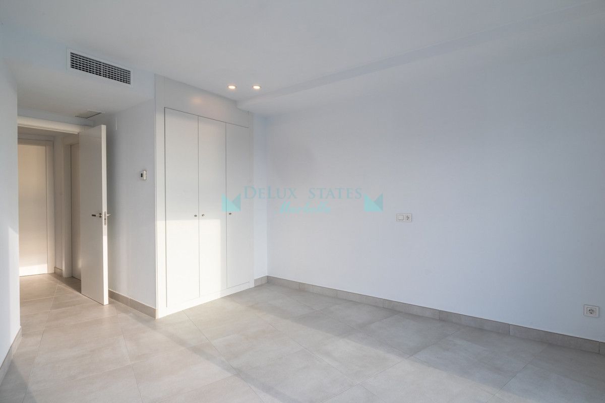 Penthouse for sale in Los Altos de los Monteros, Marbella East