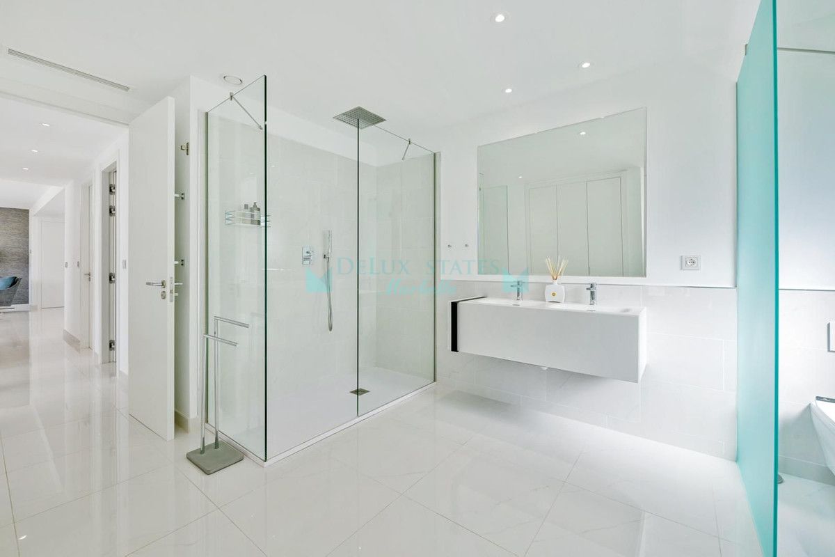 Ground Floor Apartment for sale in Estepona