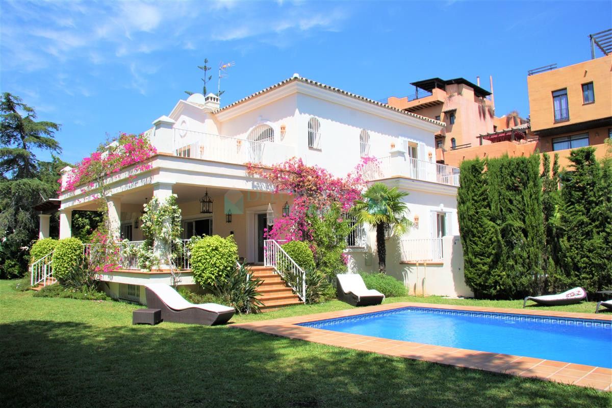 Villa for rent in Estepona