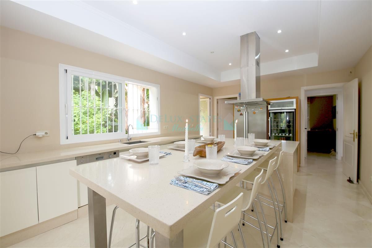 Villa for rent in Estepona