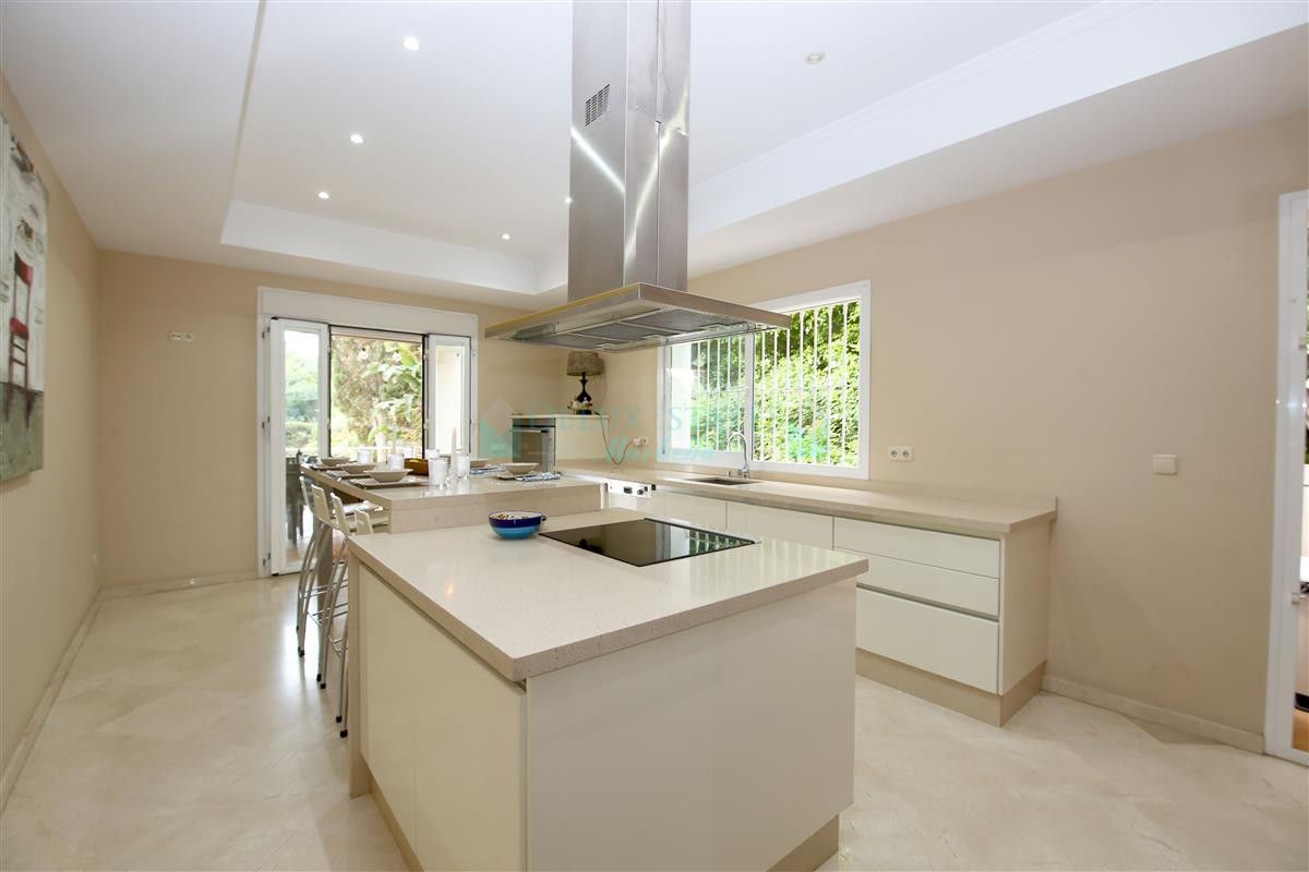 Villa for rent in Estepona