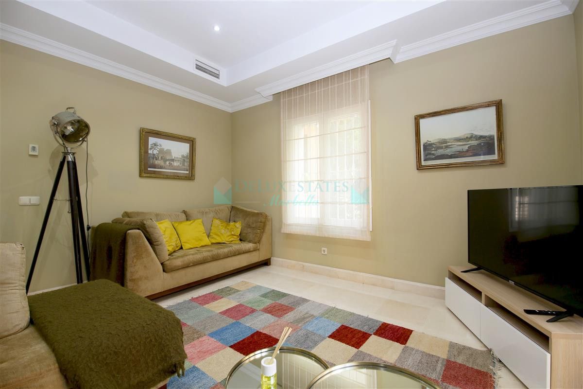 Villa for rent in Estepona