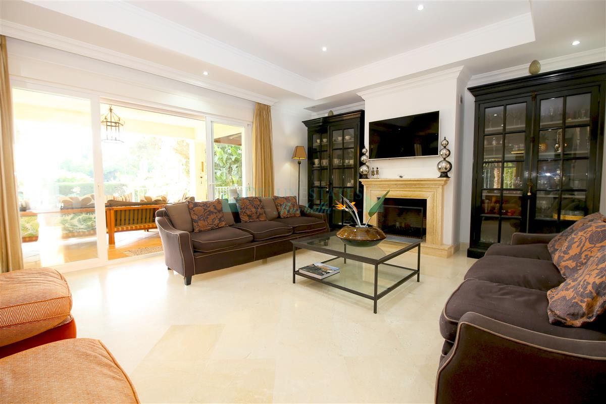 Villa for rent in Estepona