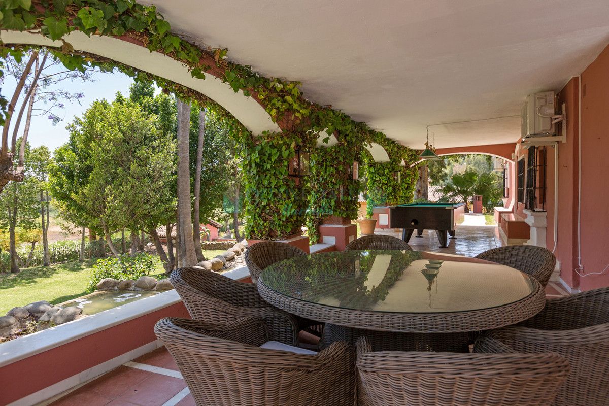 Villa for sale in Benahavis