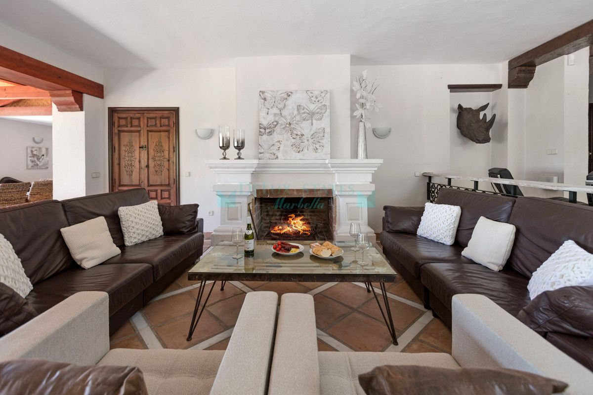 Villa for sale in Benahavis