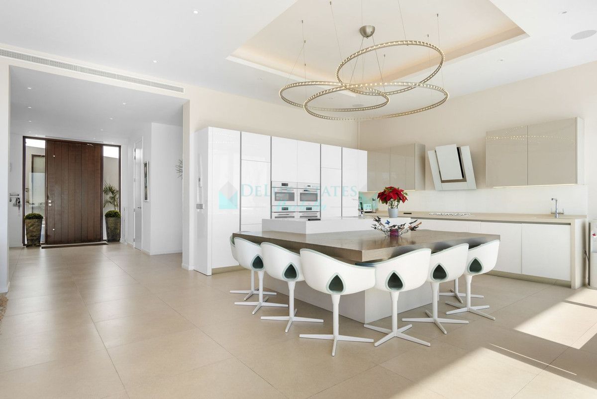 Villa for sale in Benahavis