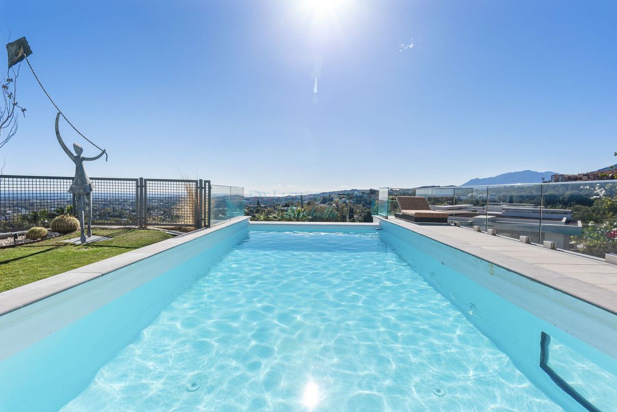 Villa for sale in Benahavis