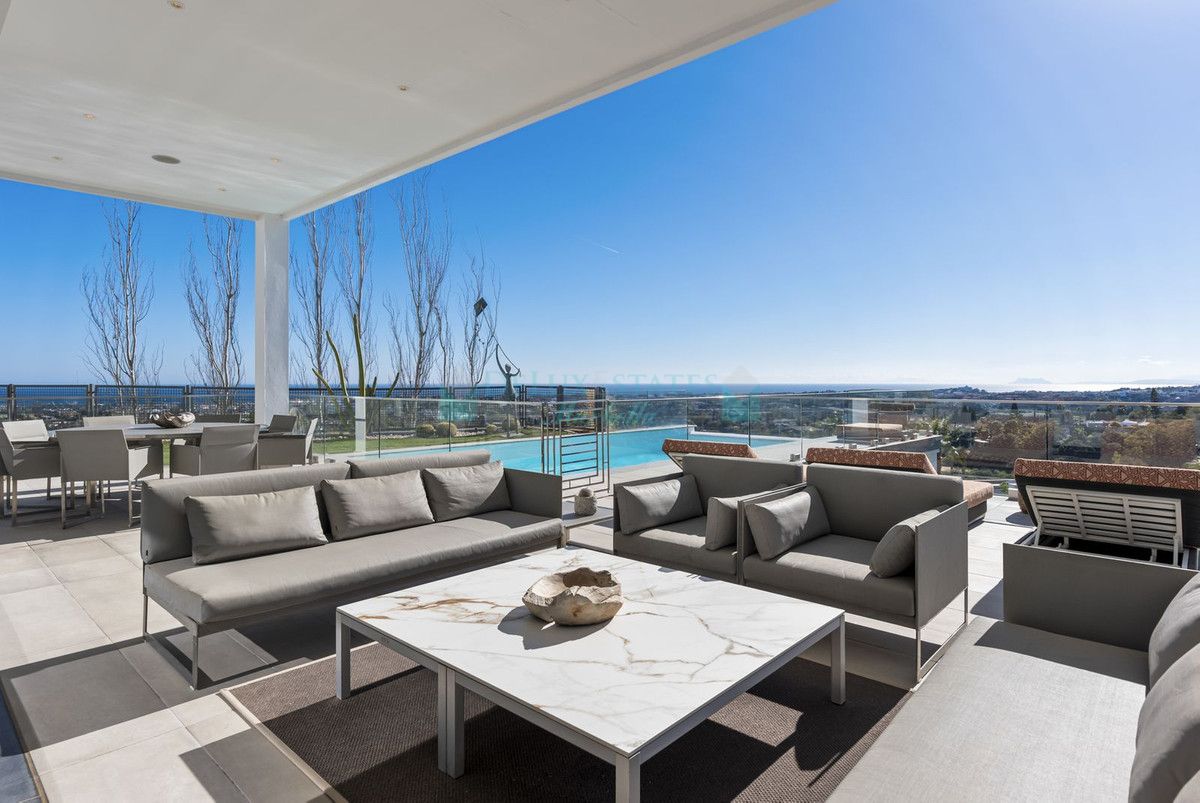 Villa for sale in Benahavis